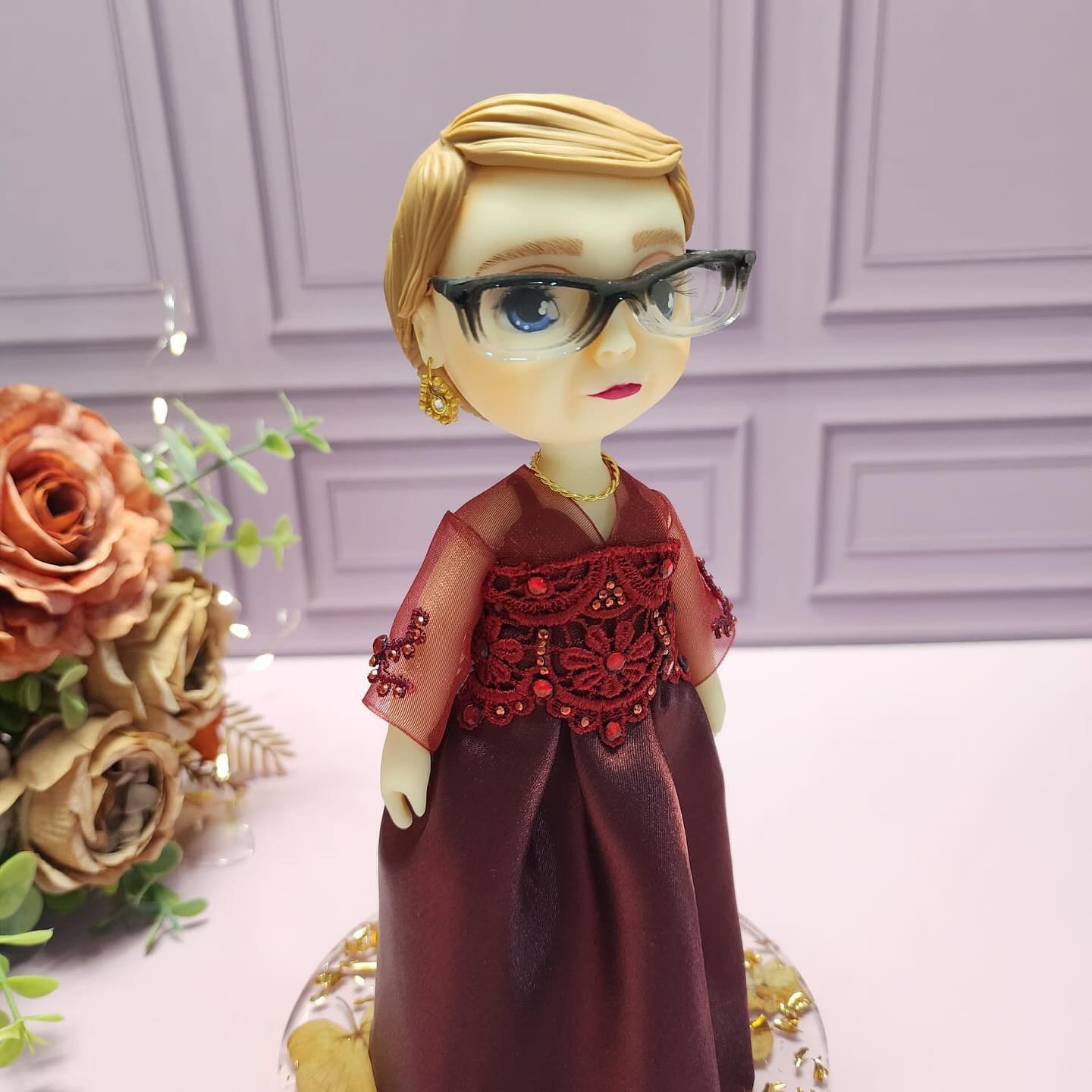 Boneco de biscuit: Doll Personalizada — Vestido Vinho